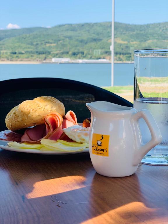 Možnosti snídaně pro hosty v ubytování Riviera by Queens Hotel and Resort