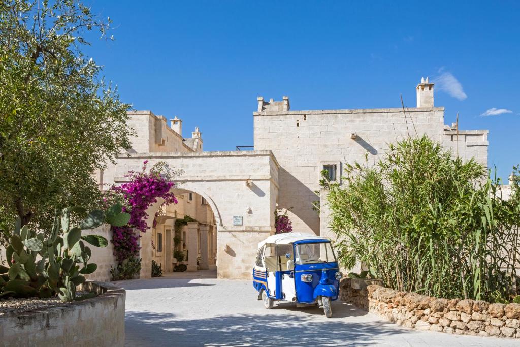 a blue vehicle parked in front of a building at Borgo Egnazia in Savelletri di Fasano