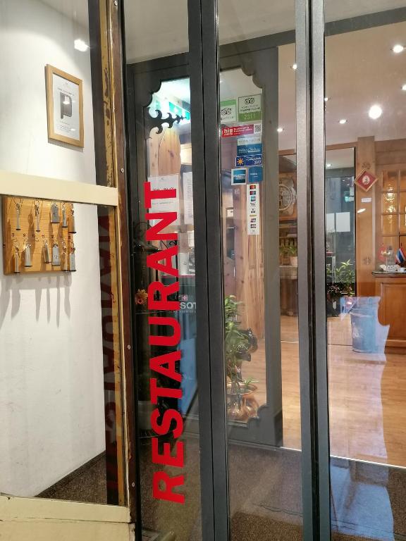 Petit Helvetia Budget Hotel - Resim 11