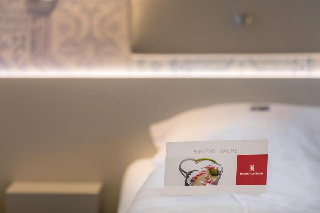 Postel nebo postele na pokoji v ubytování Stadthotel Münster