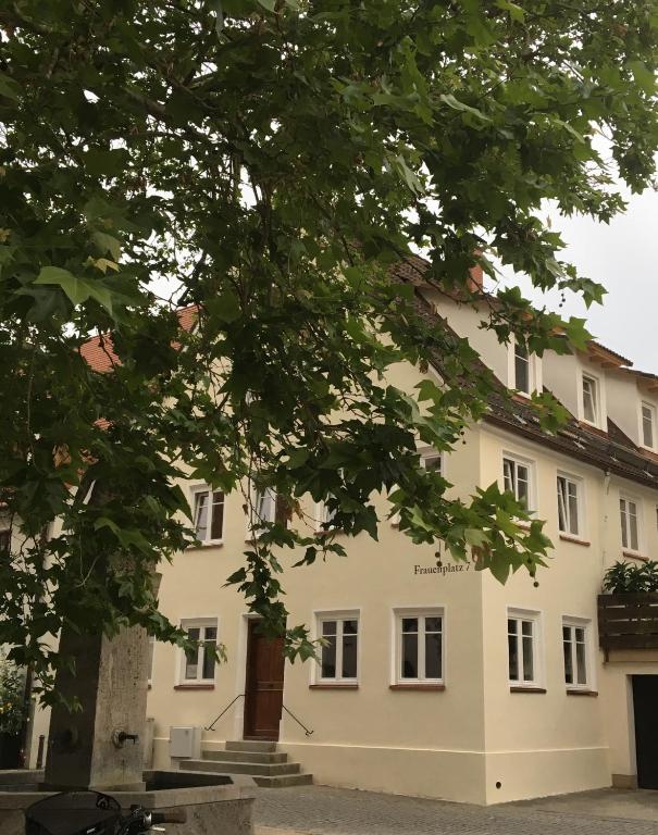 Gästehaus an der Frauenkirche zentral mit Parkplatz - Hizvo