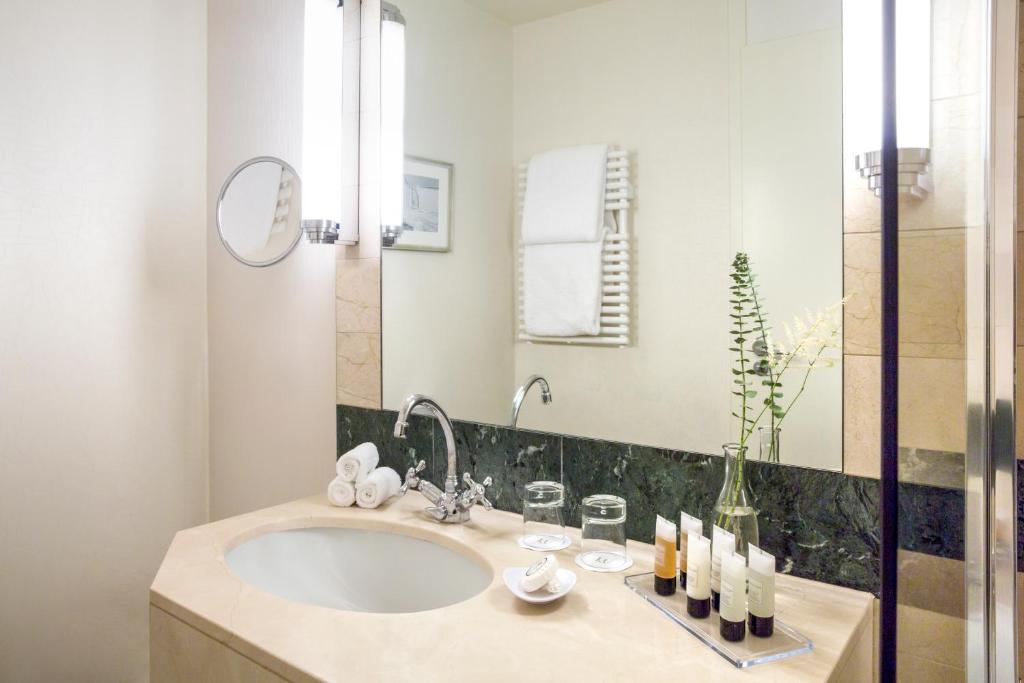 Un baño de Warwick Geneva