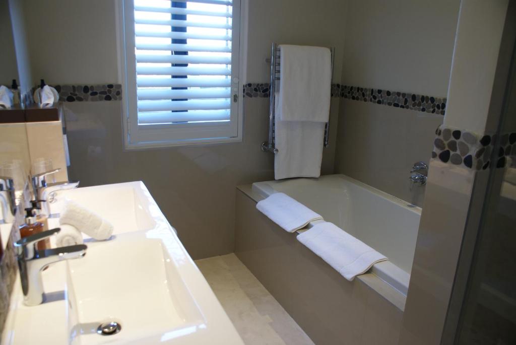 Wedgeview Country House & Spa - Deluxe Double Room - Downstairs