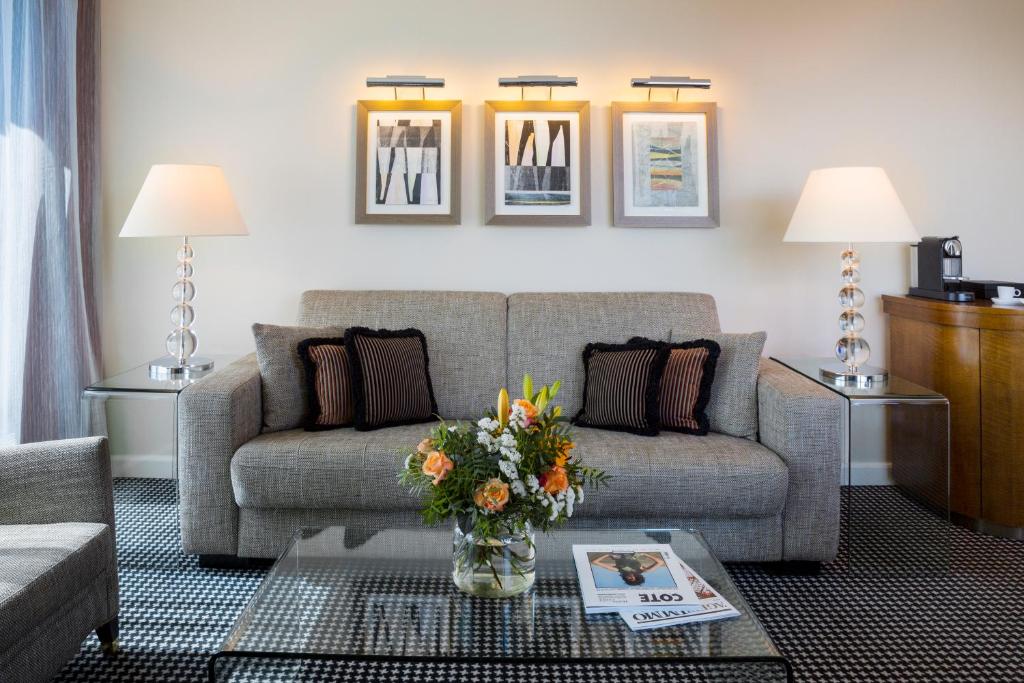 Warwick Geneva - Resim 24