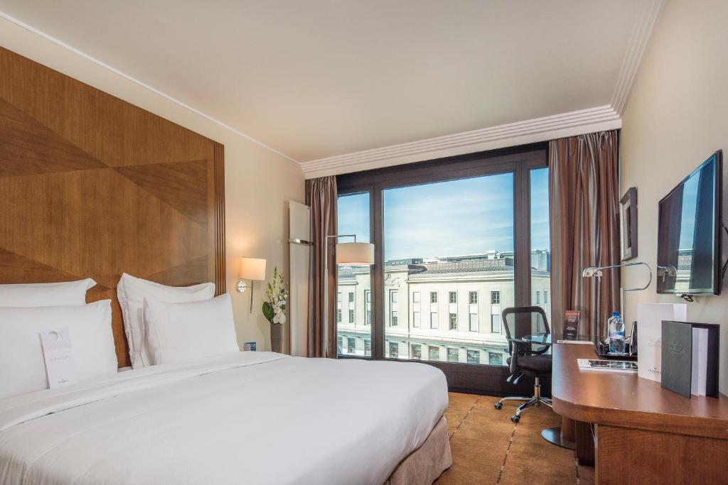 Una cama o camas en una habitación de Warwick Geneva