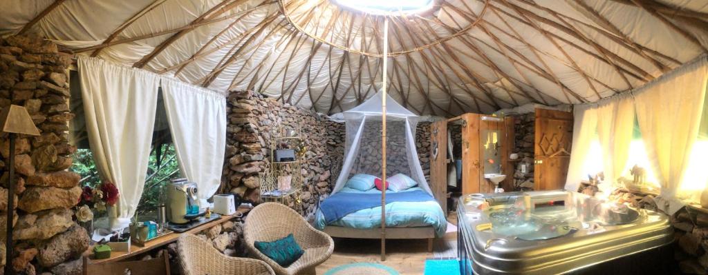 a bedroom in a yurt with a bed in it at Ecolodges en Provence in Saint-Maximin-la-Sainte-Baume