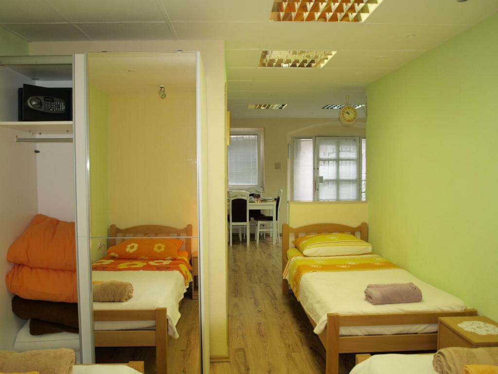 Televízia a/alebo spoločenská miestnosť v ubytovaní Apartment Skeja