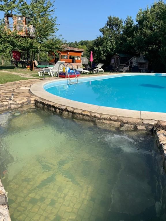 Der Swimmingpool an oder in der Nähe von Villa Aresini