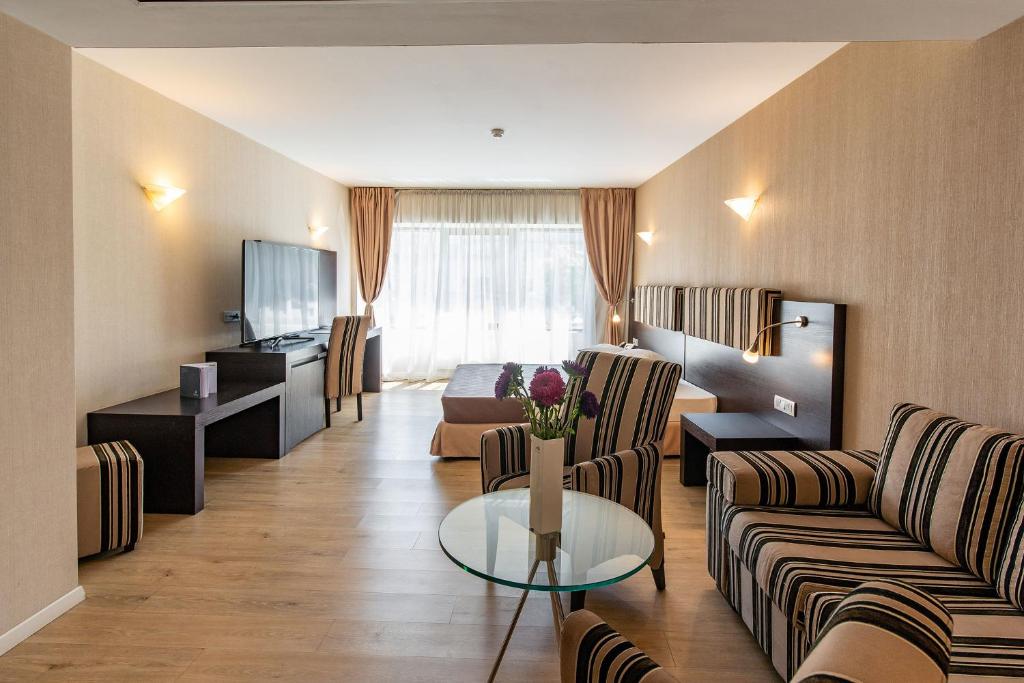 
Executive Suite with Spa Bath
