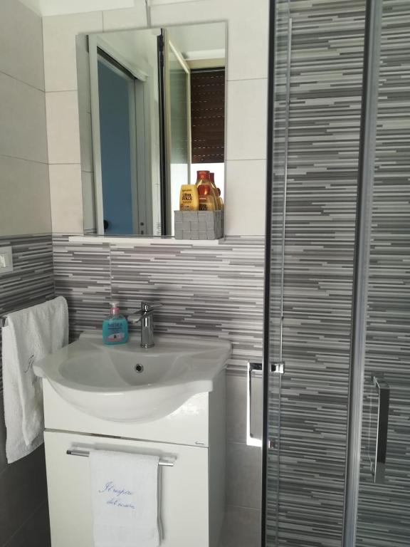 A bathroom at Il Respiro del Mare