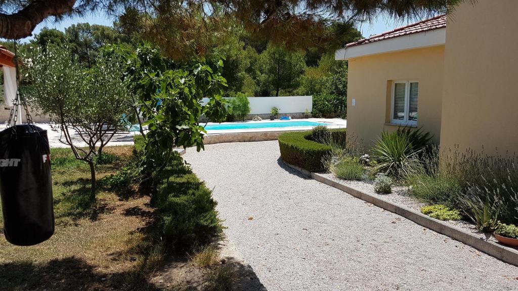 Bazén v ubytování Resort Apartment Petrović nebo v jeho okolí