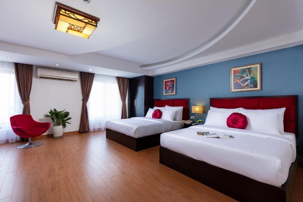 Postel nebo postele na pokoji v ubytování Hanoi Amore Hotel & Travel