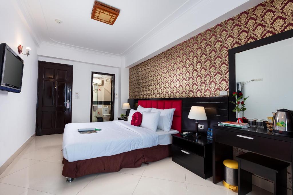 Postel nebo postele na pokoji v ubytování Hanoi Amore Hotel & Travel