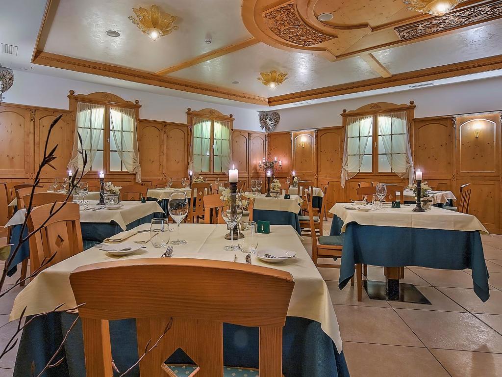 Ein Restaurant oder anderes Speiselokal in der Unterkunft Al Posta Hotel 1899 