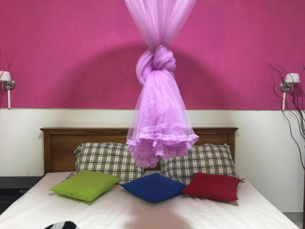 Postel nebo postele na pokoji v ubytování orchid villa