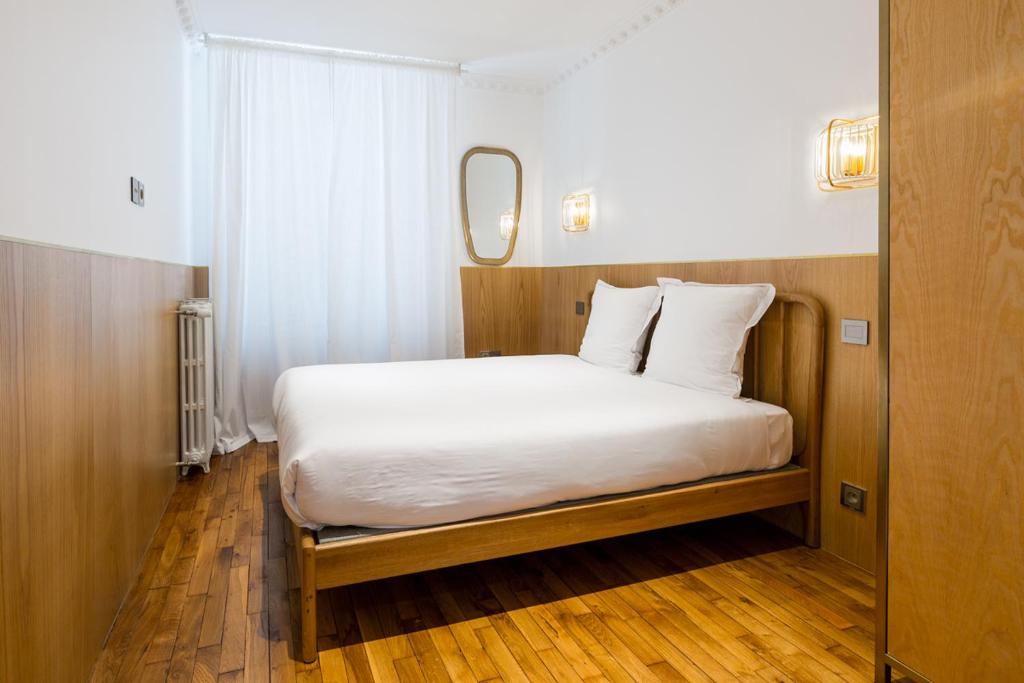 Кровать или кровати в номере Escapade Familiale à Grenelle