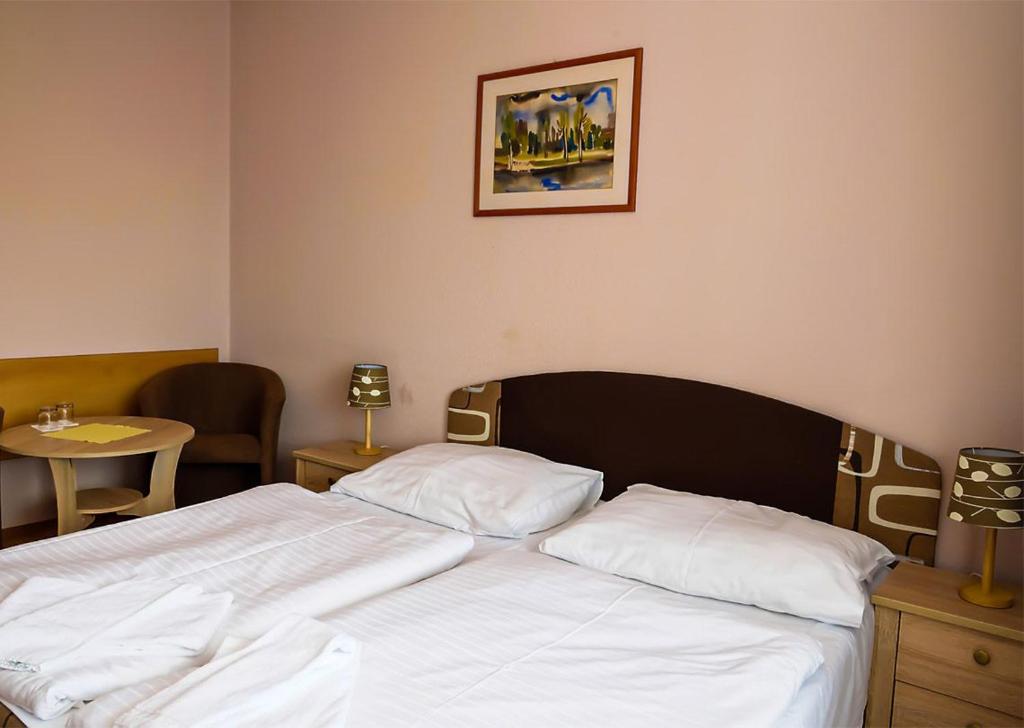Postel nebo postele na pokoji v ubytování Hotel Atrium