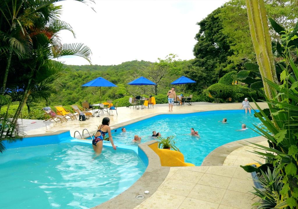 Bazén v ubytování Mantaraya Lodge nebo v jeho okolí