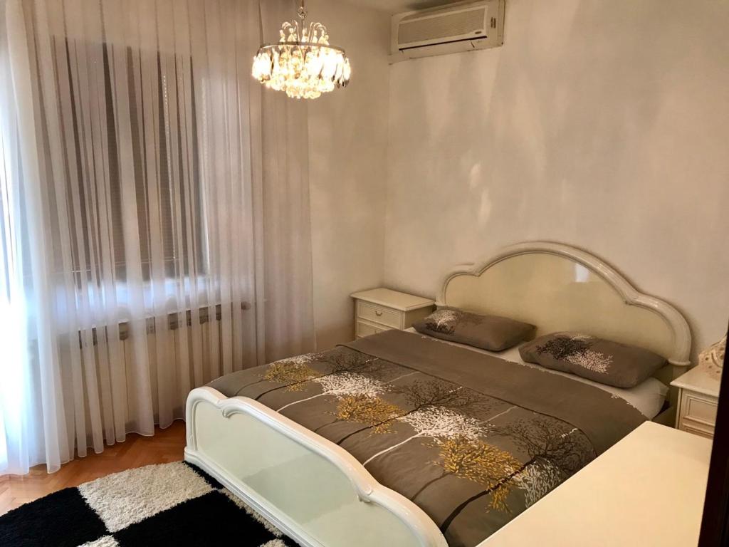 A bed or beds in a room at Apartments Dreams Centar