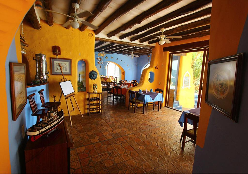 TV a/nebo společenská místnost v ubytování Mantaraya Lodge