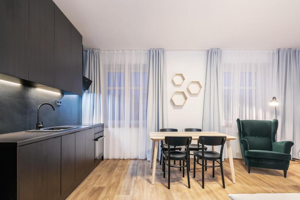 Kuchyňa alebo kuchynka v ubytovaní Pytloun Flat Hotel