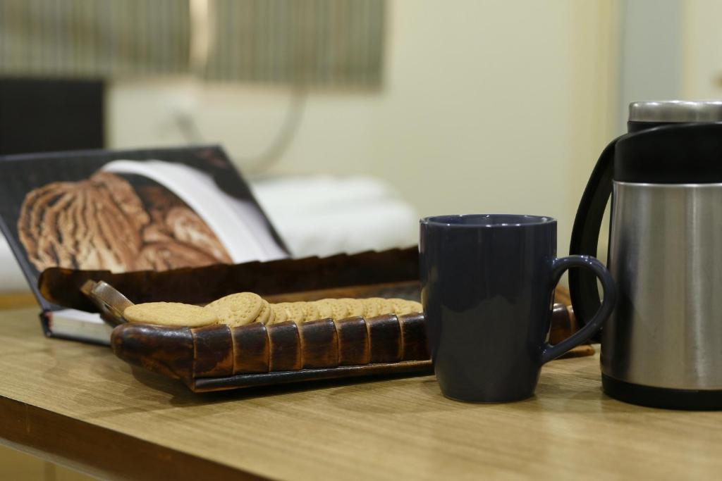 Příslušenství pro přípravu čaje a kávy v ubytování Hotel Volga