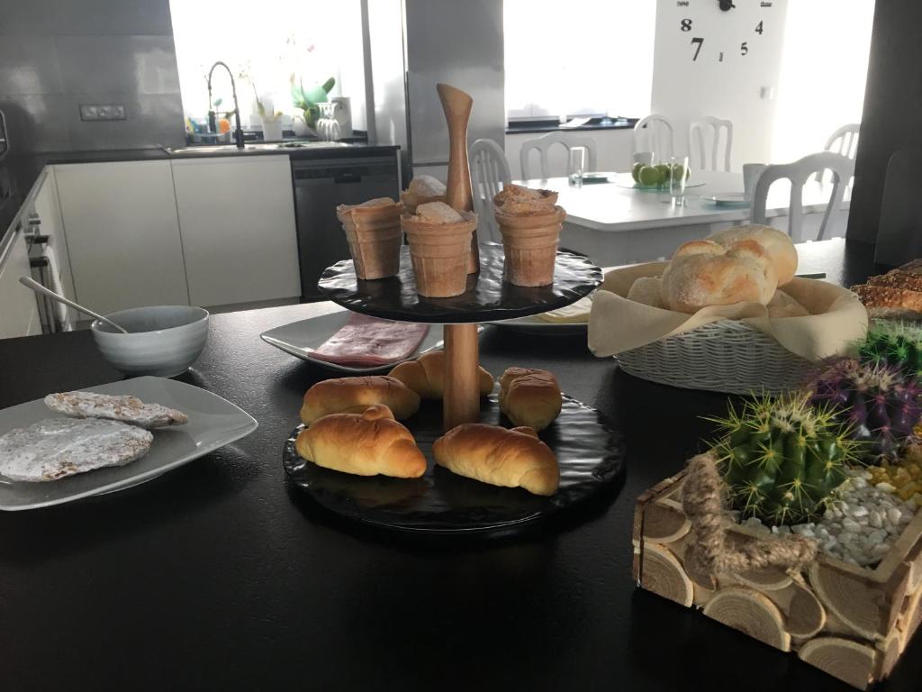 Jídlo v hostelu nebo okolí