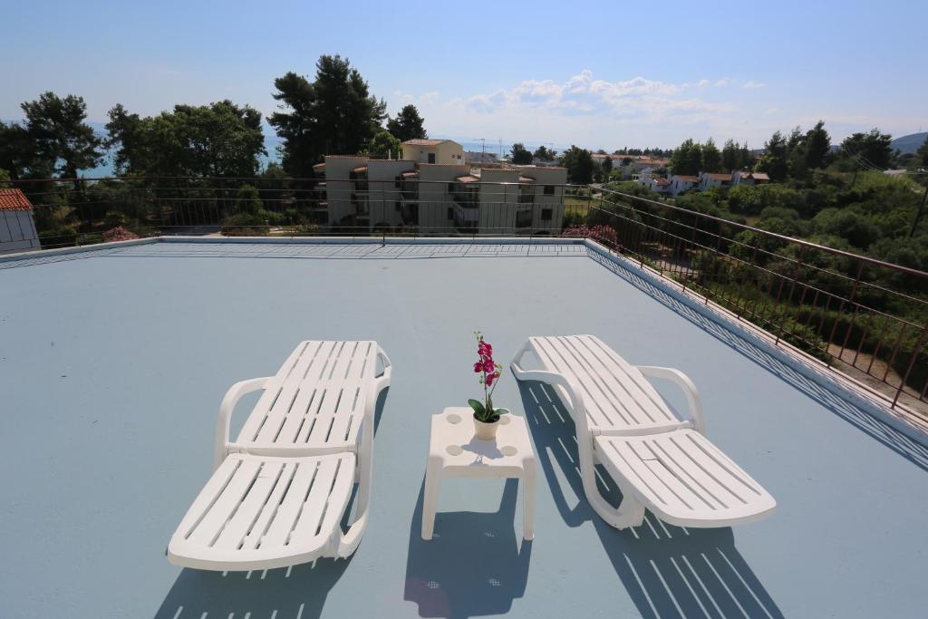 Balkón nebo terasa v ubytování Kastoria Hotel Apartments