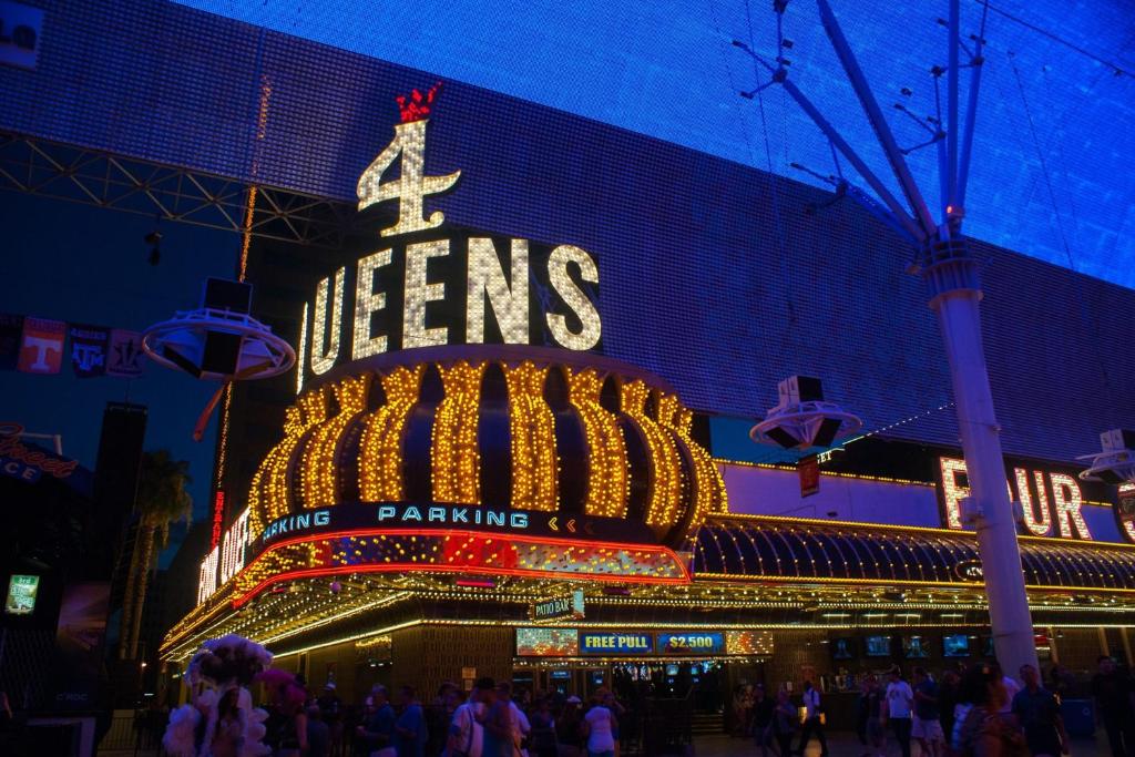 Four Queens Hotel and Casino, Las Vegas – Updated 2023 Prices