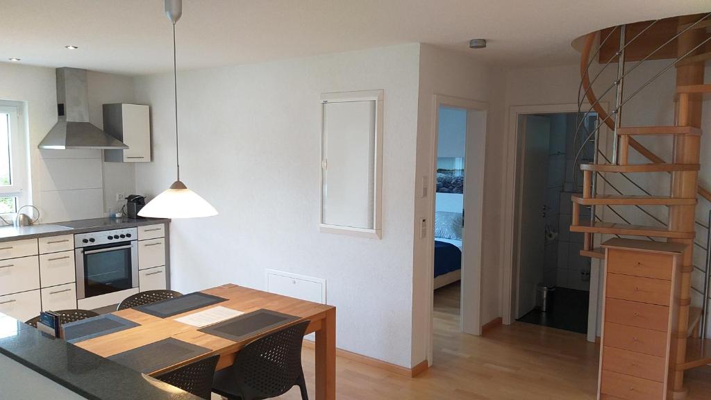 Kuchyň nebo kuchyňský kout v ubytování Attika Ferienwohnung Merk