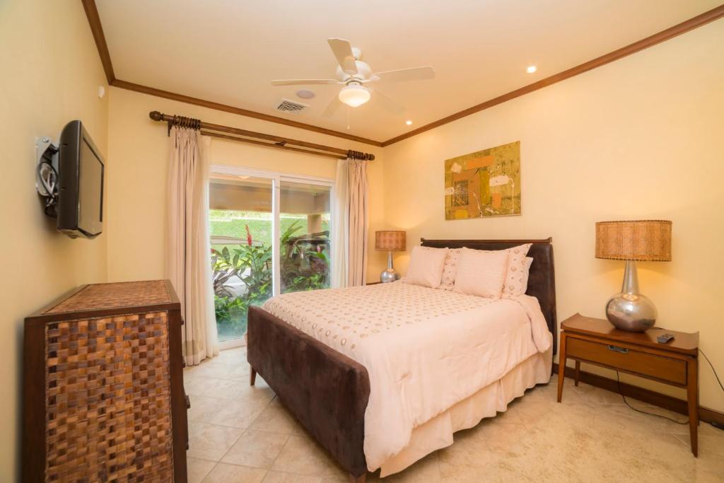 Katil atau katil-katil dalam bilik di Los Suenos Resort Veranda 5H by Stay in CR