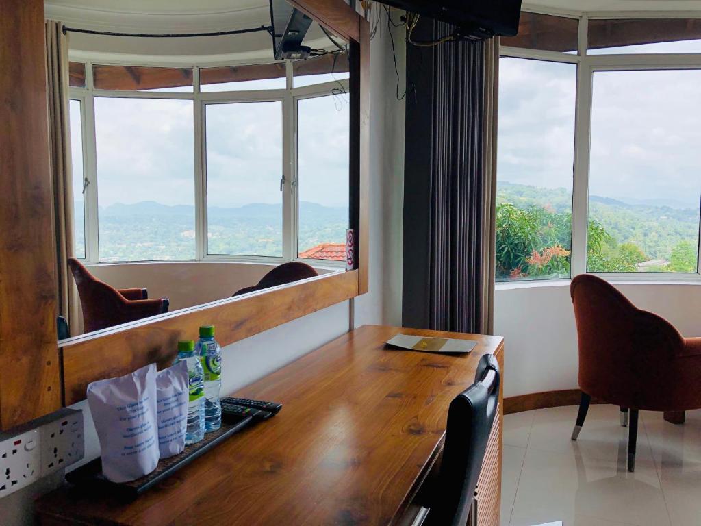 The Heaven's Villa Kandy - Deluxe Double Room With Mountain View