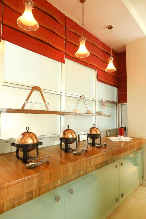 Kuchyň nebo kuchyňský kout v ubytování Regency Hotel Malabar Hill