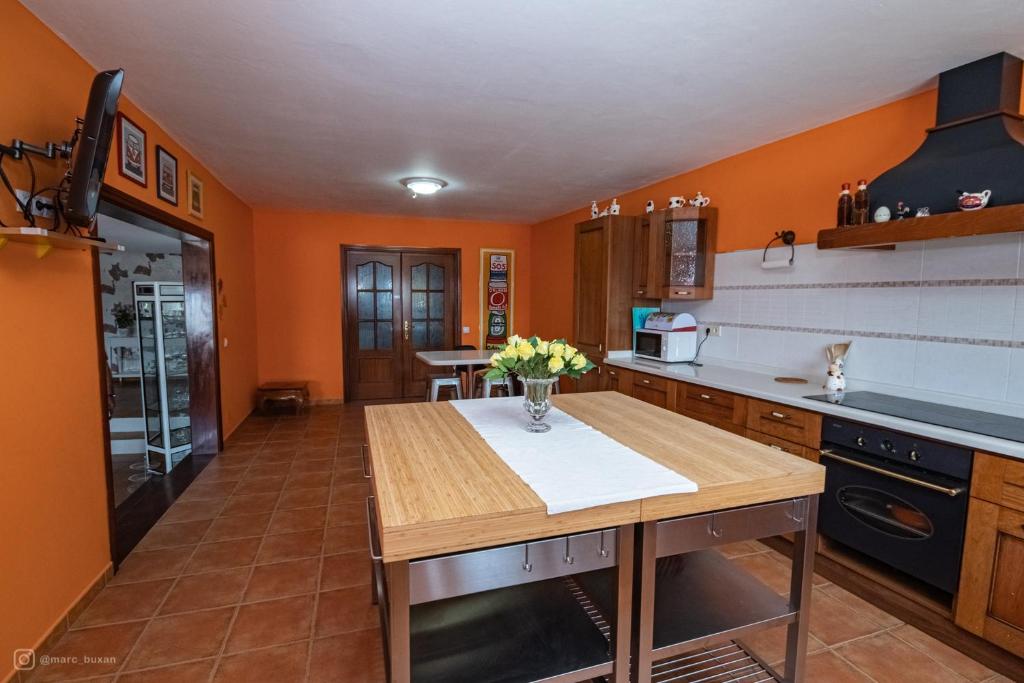 Kuchyň nebo kuchyňský kout v ubytování Villa de lujo que mira al mar