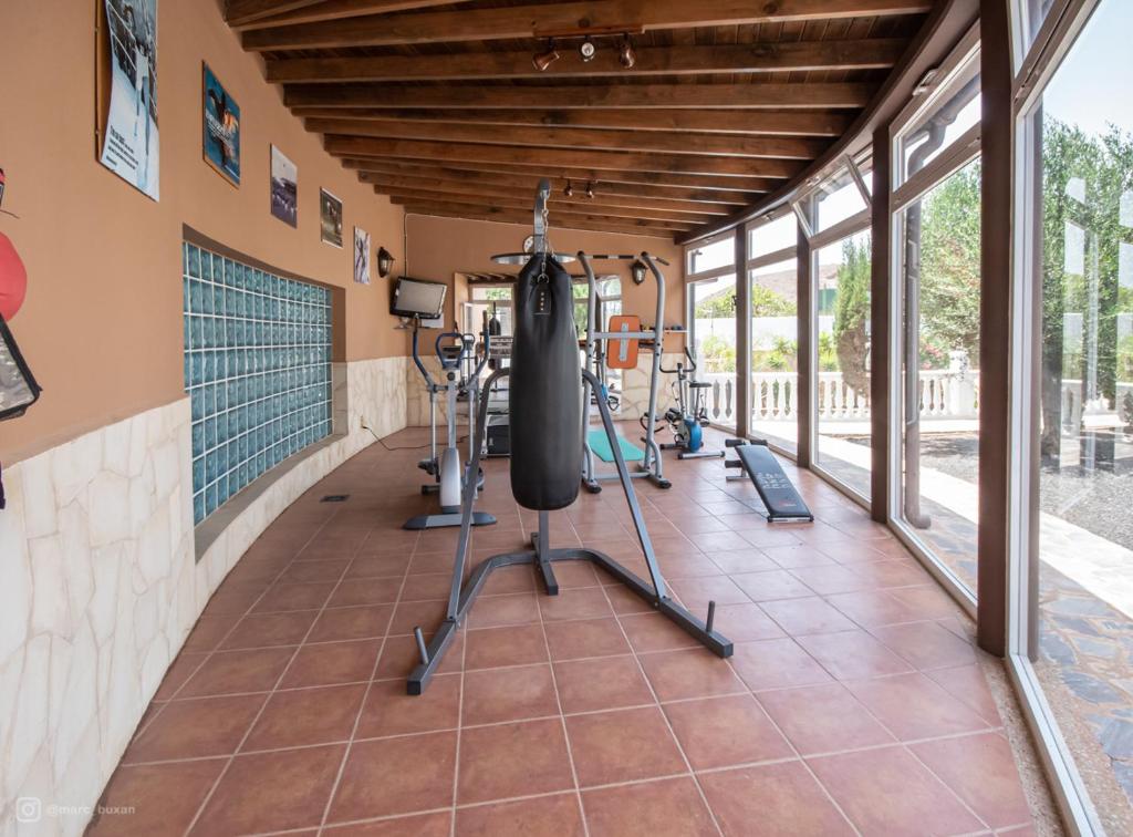 Fitness centrum a/nebo fitness zařízení v ubytování Villa de lujo que mira al mar