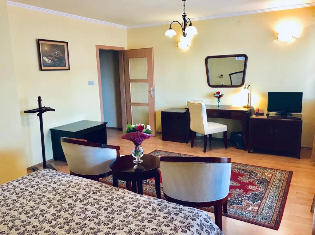 TV a/nebo společenská místnost v ubytování HOTEL SAN