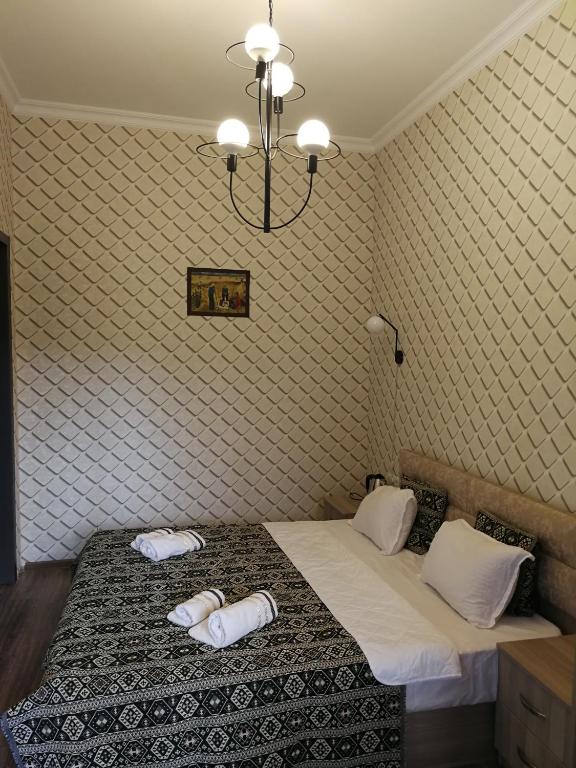 Postel nebo postele na pokoji v ubytování The oldest Tbilisi