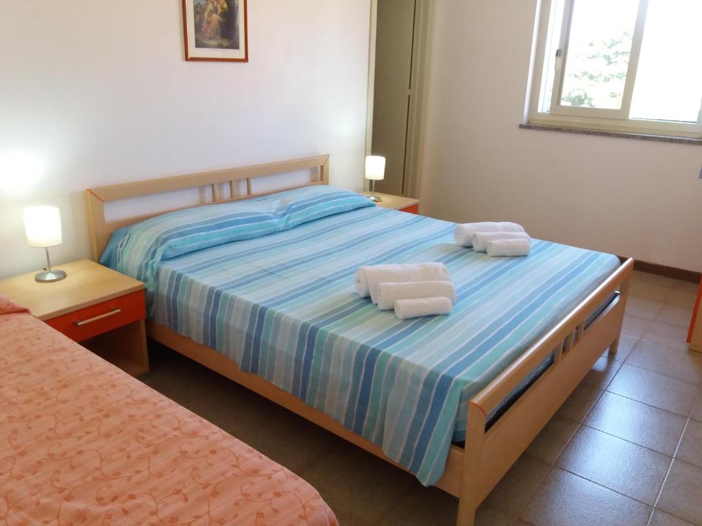 Un pat sau paturi într-o cameră la Case Vacanze Panarea by CivicoVentiquattro