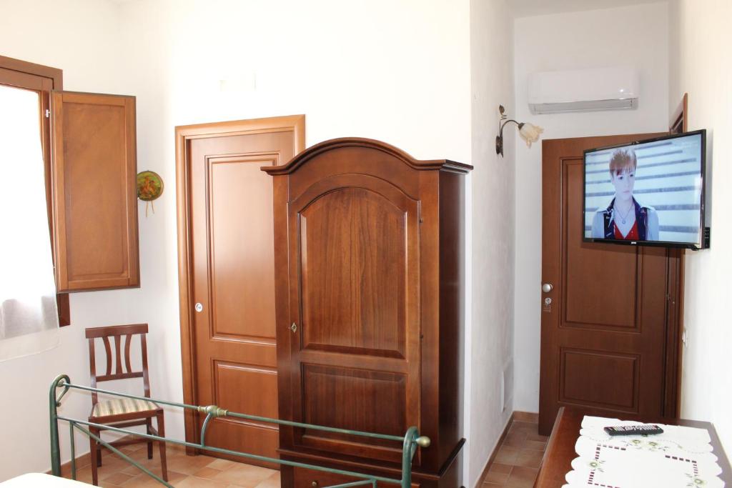 A television and/or entertainment centre at B&B 4 Stagioni