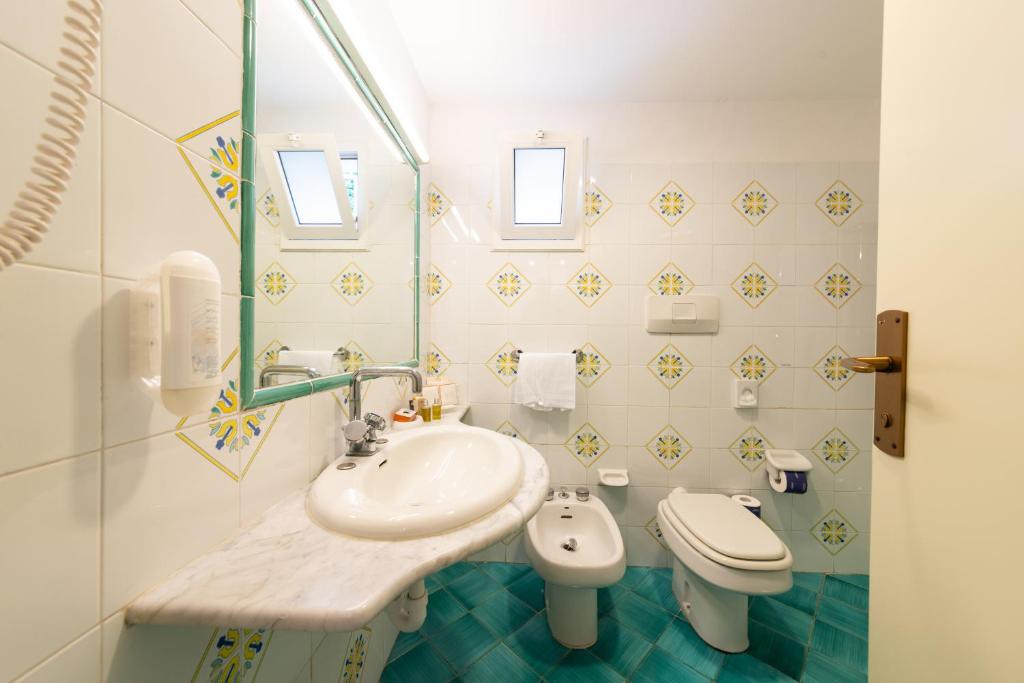 حمام في Hotel Continental Ischia