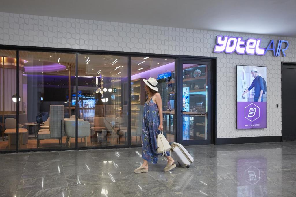 YOTELAIR Istanbul Airport, Duty free - International Transit area