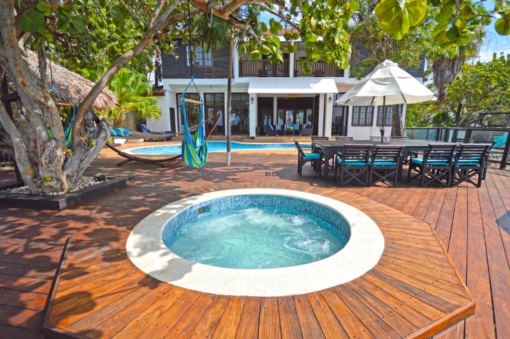 Bassein majutusasutuses Villas Sur Mer või selle lähedal