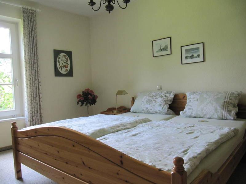 מיטה או מיטות בחדר ב-Apartment Lupine - Ferienhof Friedrichshtal