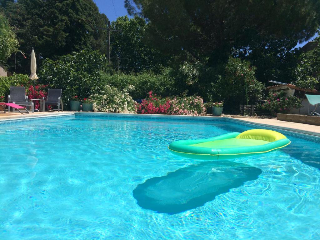 a pool with aogie board and a frisbee in the water at LANQUEDOC VILLA - L'AMANDIER in Cazouls-d Herault