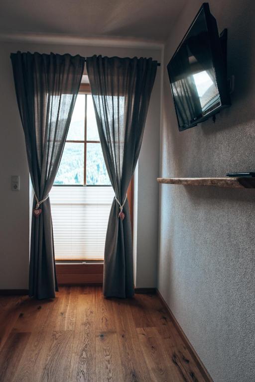 Televízia a/alebo spoločenská miestnosť v ubytovaní Appartment Helmblick