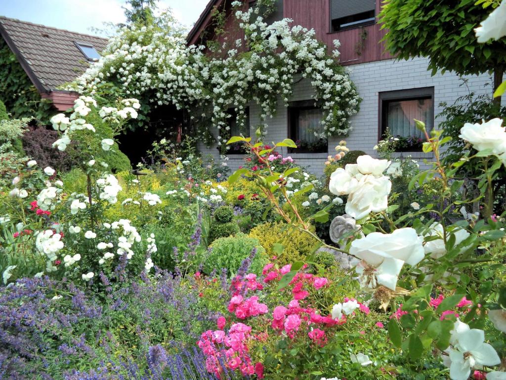 a garden of flowers in front of a house at Ferienwohnung Neuner in Ebermannstadt