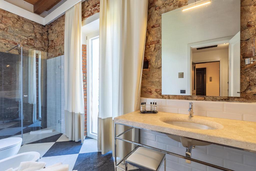A bathroom at Raphael Hotel Arbatax