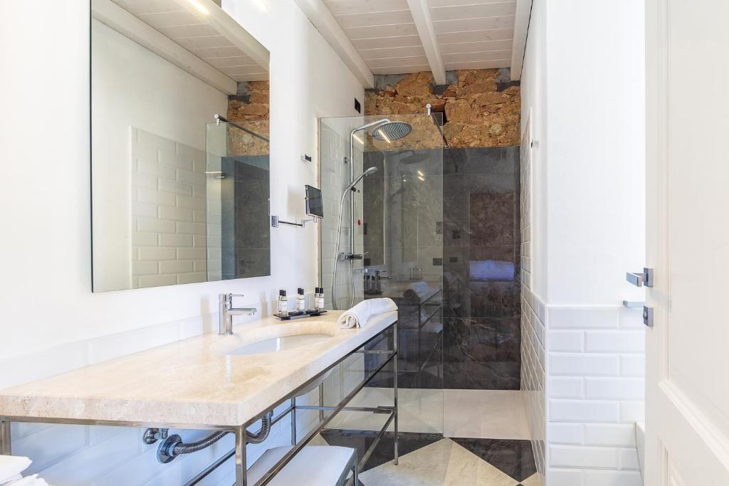 A bathroom at Raphael Hotel Arbatax