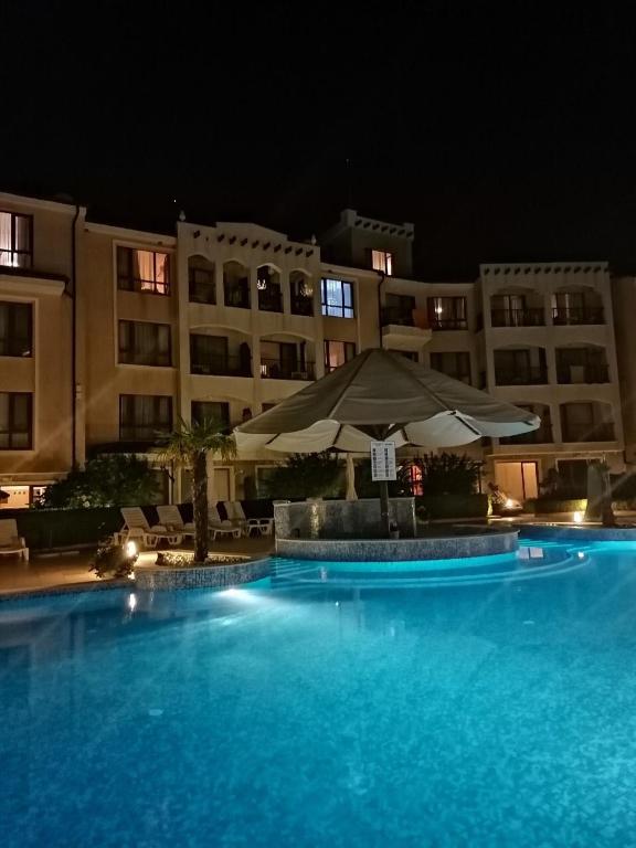 The swimming pool at or close to Paradise Bay D8 Apartment