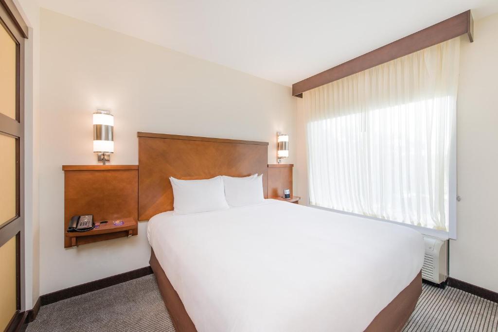 Hyatt Place Charleston Airport / Convention Center photo